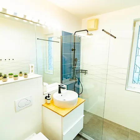 Feel Deluxe Corvin # Free Parking # Ac # Elevator Apartment
